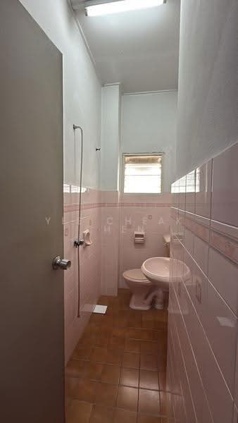 Rumah Teres 2-Tingkat untuk Dijual di Usj 1 (Subang Jaya) - Yee Cheak Chen - Bathroom - PropertyGuru.com.my