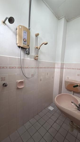 Rumah Teres 2-Tingkat untuk Dijual di Usj 1 (Subang Jaya) - Yee Cheak Chen - Bathroom - PropertyGuru.com.my