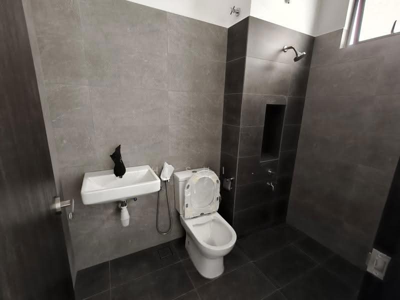 Terraced House for Sale in Johor Bahru (Johor) - Shishi . - Bathroom - PropertyGuru.com.my