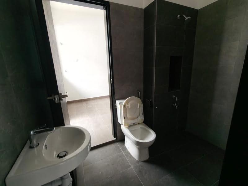 Terraced House for Sale in Johor Bahru (Johor) - Shishi . - Bathroom - PropertyGuru.com.my