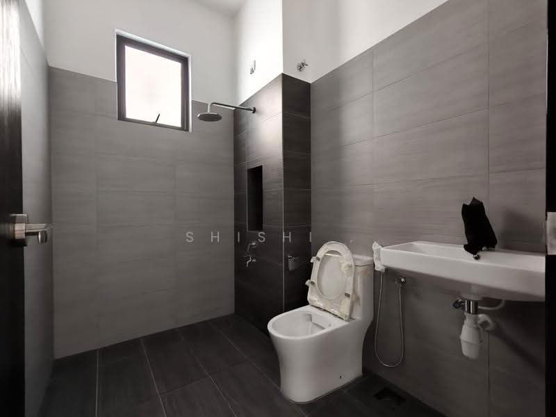 Terraced House for Sale in Johor Bahru (Johor) - Shishi . - Bathroom - PropertyGuru.com.my