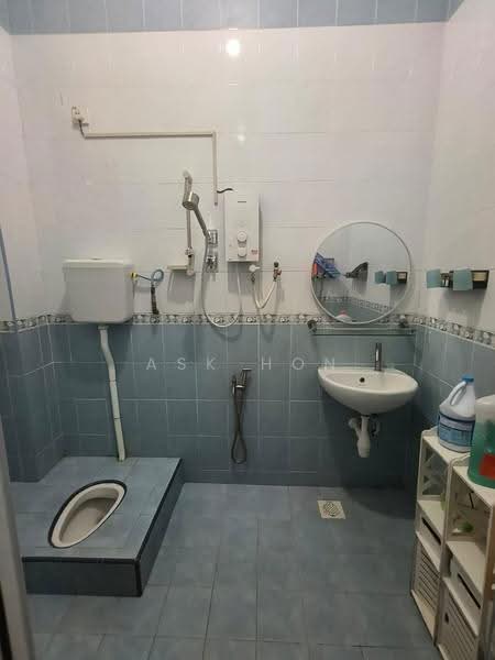 Semi-Detached House for Sale in Batu Pahat (Johor) - Ask Hon - Bathroom - PropertyGuru.com.my
