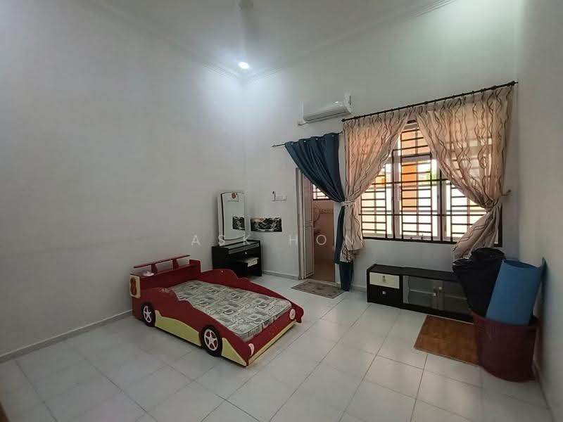 Semi-Detached House for Sale in Batu Pahat (Johor) - Ask Hon - Bedroom - PropertyGuru.com.my