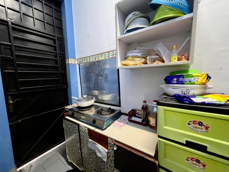 1-storey Terraced House for Sale in Johor Bahru (Johor) - Ask Hon - Kitchen - PropertyGuru.com.my