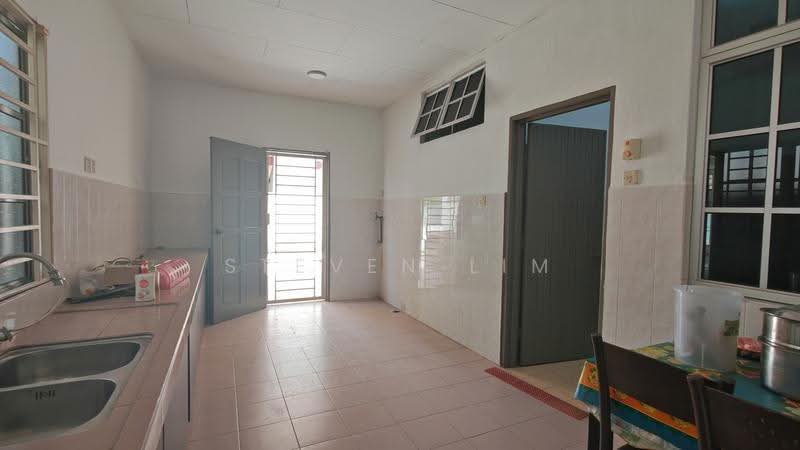 Semi-Detached House for Sale in Taman Cheng Setia (Cheng) - Steven Lim - Kitchen - PropertyGuru.com.my