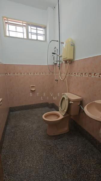 Semi-Detached House for Sale in Taman Cheng Setia (Cheng) - Steven Lim - Bathroom - PropertyGuru.com.my