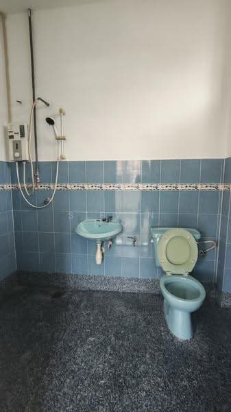 Semi-Detached House for Sale in Taman Cheng Setia (Cheng) - Steven Lim - Bathroom - PropertyGuru.com.my