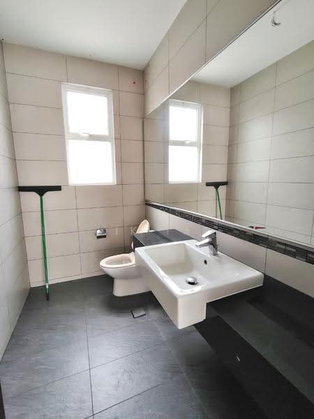 Rumah Banglo untuk Dijual di Senibong (Permas Jaya) - Yik Tat - Bathroom - PropertyGuru.com.my