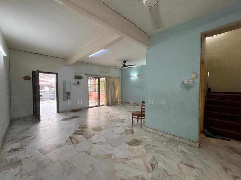 Rumah Teres 2-Tingkat untuk Dijual di Taman Sea (Petaling Jaya) - Shirley Ng - Living Room - PropertyGuru.com.my