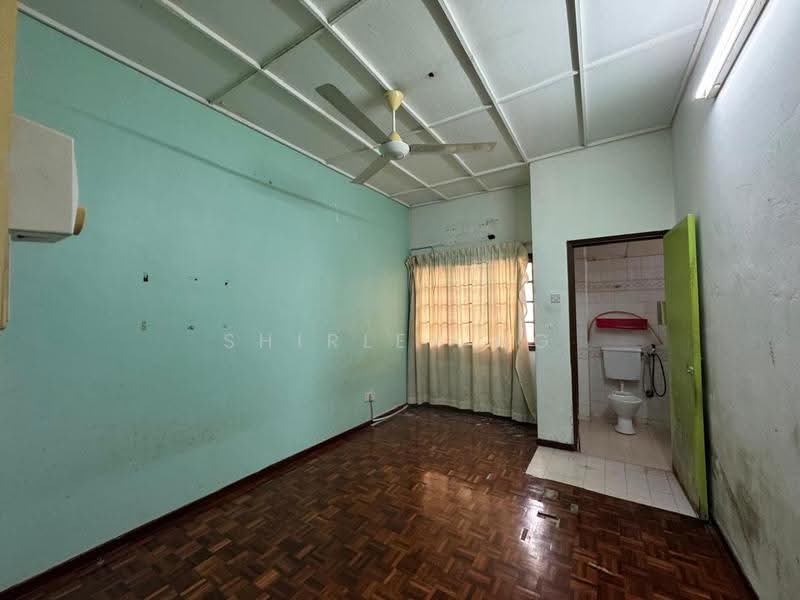 Rumah Teres 2-Tingkat untuk Dijual di Taman Sea (Petaling Jaya) - Shirley Ng - Bathroom - PropertyGuru.com.my
