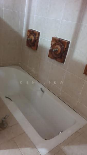 Rumah Teres 2-Tingkat untuk Disewa di Bandar Putra Kulai (Kulai) - Ken Liew - Bathroom - PropertyGuru.com.my