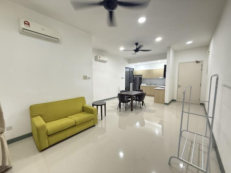 Kediaman Servis untuk Disewa di South View - TS Teh - Living Room - PropertyGuru.com.my