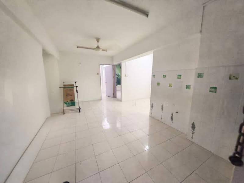 Rumah Flat untuk Dijual di Green Garden - Bryan H'ng - Living Room - PropertyGuru.com.my