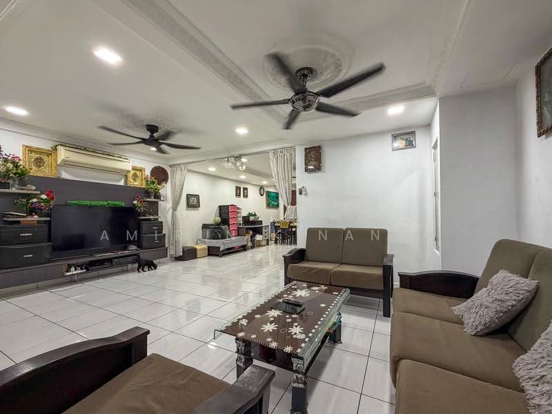 2-storey Terraced House for Sale in Taman Sri Puchong (Puchong) - Amirun Kinanah - Living Room - PropertyGuru.com.my