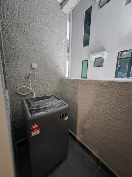 Kediaman Servis untuk Disewa di AraTre' Residences - JJ Lee - Balcony - PropertyGuru.com.my