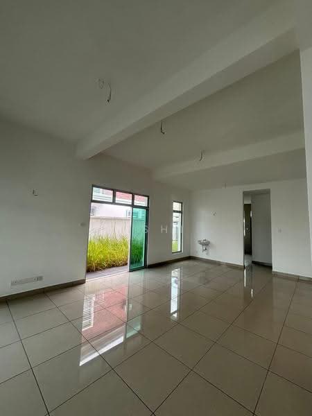 2-storey Terraced House for Sale in Bandar Indahpura (Kulai) - Shishi . - Living Room - PropertyGuru.com.my
