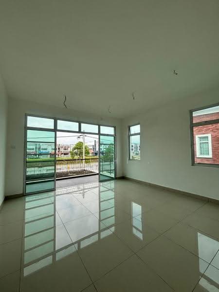 2-storey Terraced House for Sale in Bandar Indahpura (Kulai) - Shishi . - Living Room - PropertyGuru.com.my