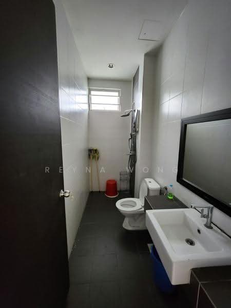 Semi-Detached House for Sale in Johor Bahru (Johor) - Reyna Wong - Bathroom - PropertyGuru.com.my