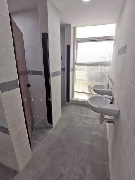 Semi-D Factory for Sale in Taman Desa Cemerlang (Ulu Tiram) - Jesmond Lee - Bathroom - PropertyGuru.com.my