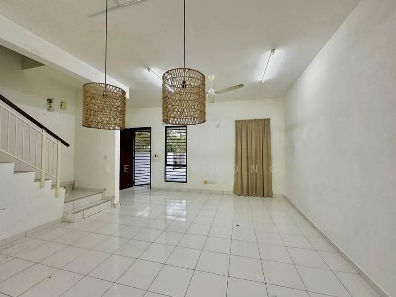 Rumah Teres 2-Tingkat untuk Dijual di Semenyih (Selangor) - Kent Chong - Living Room - PropertyGuru.com.my