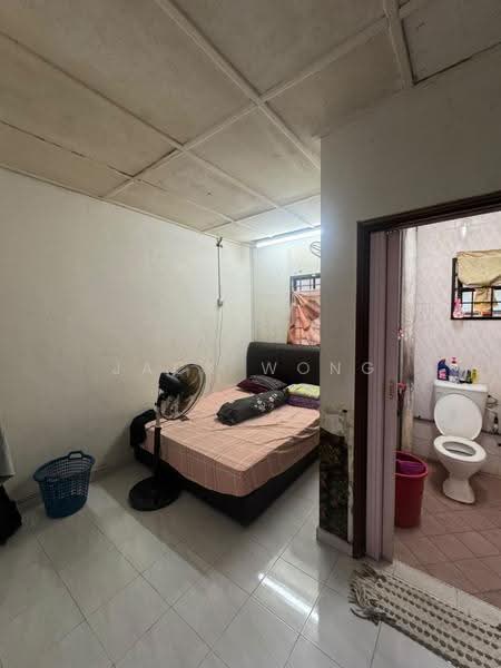 2-storey Terraced House for Sale in Taman Tampoi Indah (Tampoi) - Jack Wong - Bedroom - PropertyGuru.com.my