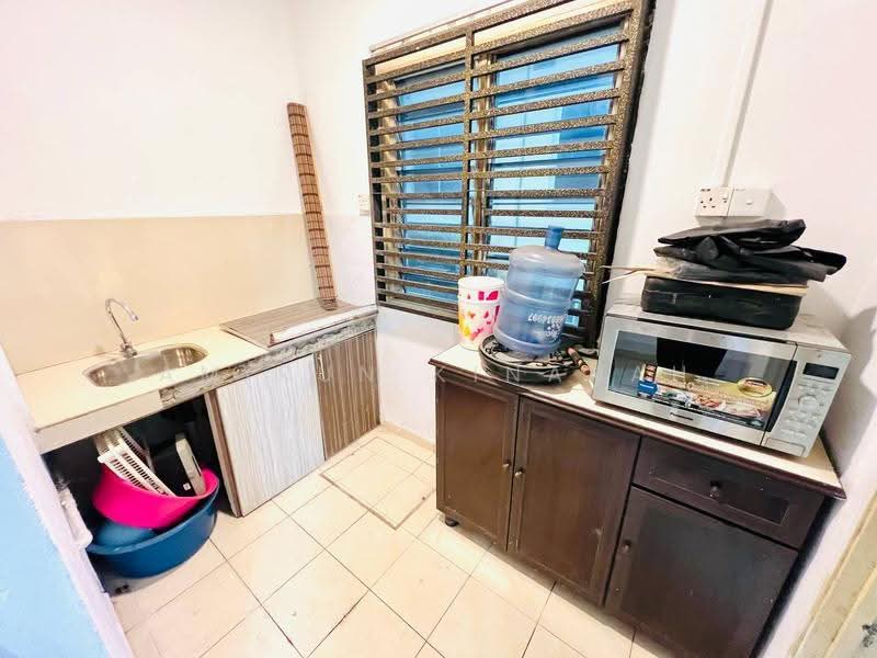 2-storey Terraced House for Sale in Bandar Rinching Seksyen 6 (Semenyih) - Amirun Kinanah - Kitchen - PropertyGuru.com.my