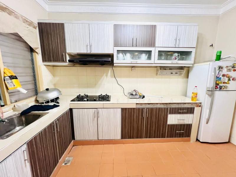 2-storey Terraced House for Sale in Bandar Rinching Seksyen 6 (Semenyih) - Amirun Kinanah - Kitchen - PropertyGuru.com.my