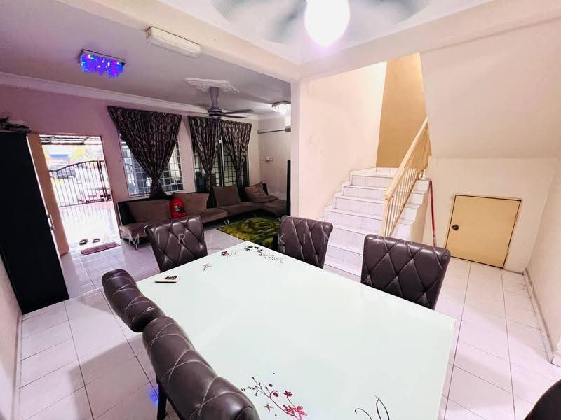 2-storey Terraced House for Sale in Bandar Rinching Seksyen 6 (Semenyih) - Amirun Kinanah - Living Room - PropertyGuru.com.my