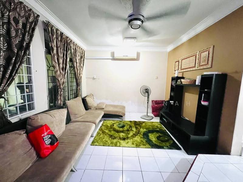 2-storey Terraced House for Sale in Bandar Rinching Seksyen 6 (Semenyih) - Amirun Kinanah - Living Room - PropertyGuru.com.my