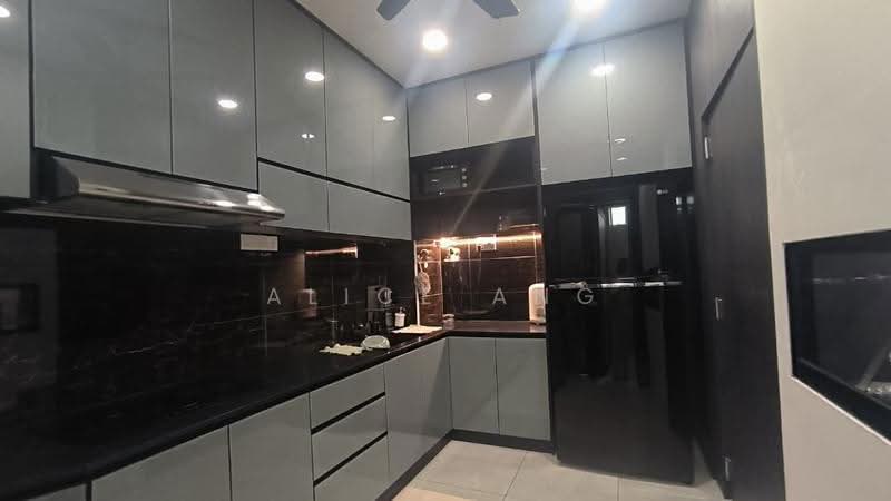 Rumah Teres 2-Tingkat untuk Disewa di Taman Mount Austin (Tebrau) - Alice Ang - Kitchen - PropertyGuru.com.my