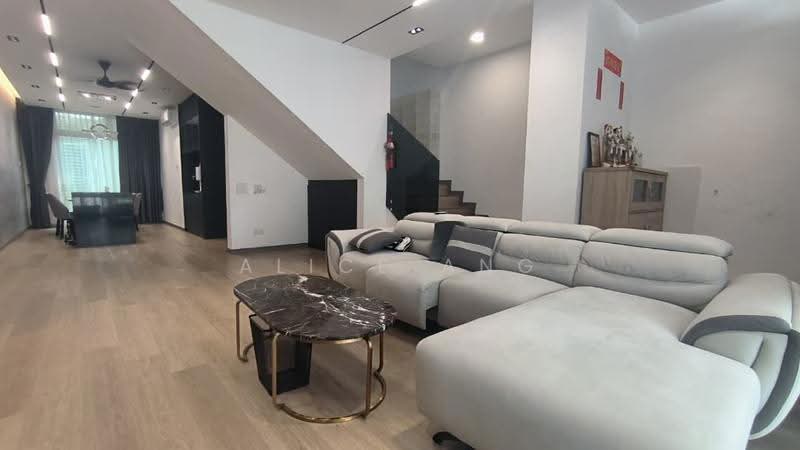 Rumah Teres 2-Tingkat untuk Disewa di Taman Mount Austin (Tebrau) - Alice Ang - Living Room - PropertyGuru.com.my