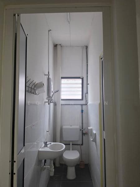 2-storey Terraced House for Rent in Bandar Putra Permai (Seri Kembangan) - Eqhern Oon - Bathroom - PropertyGuru.com.my