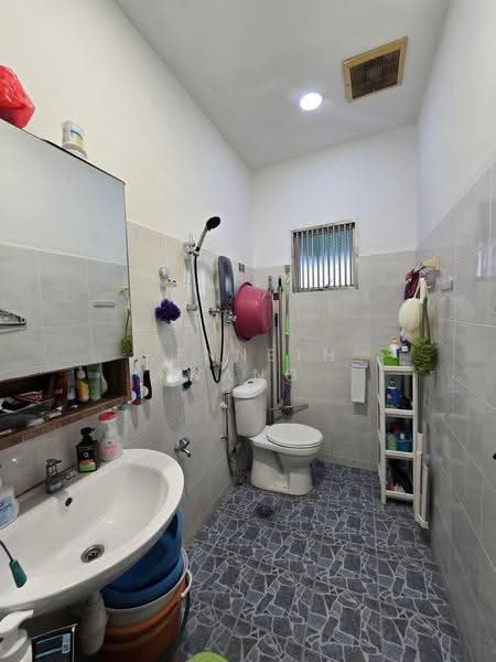Rumah Teres 1-Tingkat untuk Dijual di Bandar Baru Sungai Buloh (Sungai Buloh) - Kenneth Wang - Bathroom - PropertyGuru.com.my