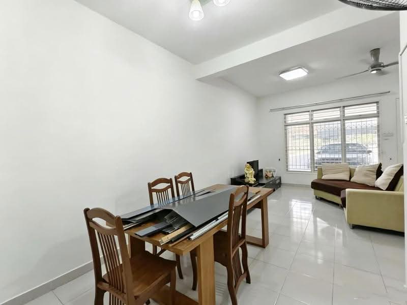 Rumah Teres 2-Tingkat untuk Dijual di Taman Seri Austin (Tebrau) - Zack Chow - Living Room - PropertyGuru.com.my