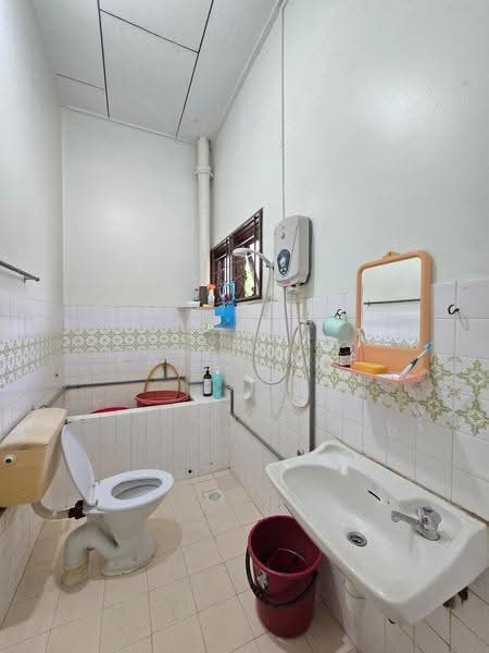 Semi-Detached House for Sale in Bandar Baru Sentul (Sentul) - Kathy Yap - Bathroom - PropertyGuru.com.my