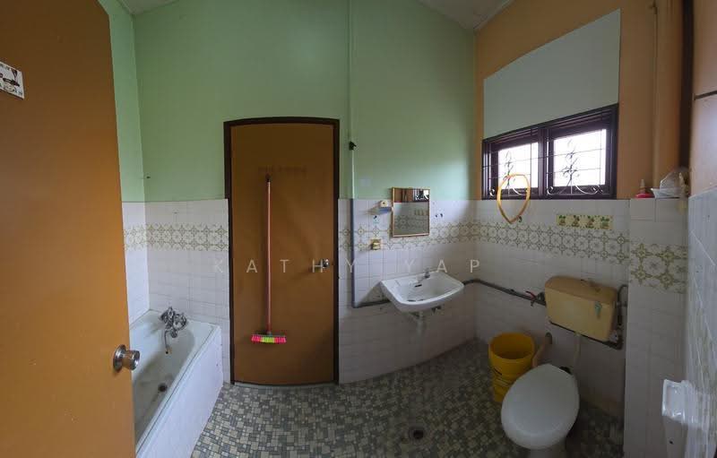 Semi-Detached House for Sale in Bandar Baru Sentul (Sentul) - Kathy Yap - Bathroom - PropertyGuru.com.my