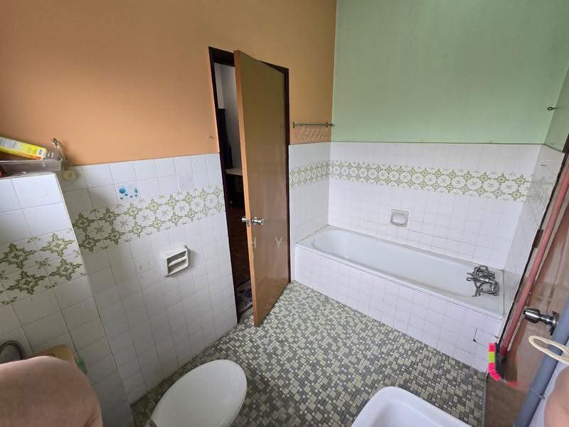 Semi-Detached House for Sale in Bandar Baru Sentul (Sentul) - Kathy Yap - Bathroom - PropertyGuru.com.my