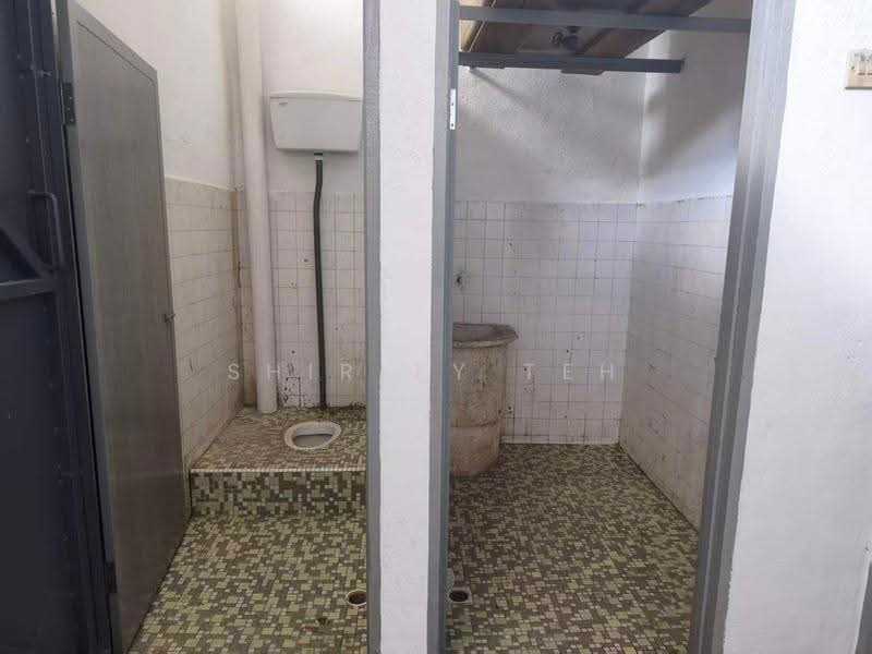 Kedai / Pejabat untuk Disewa di Taman Kamunting 1 (Asam Kumbang) - Shirley Teh - Bathroom - PropertyGuru.com.my