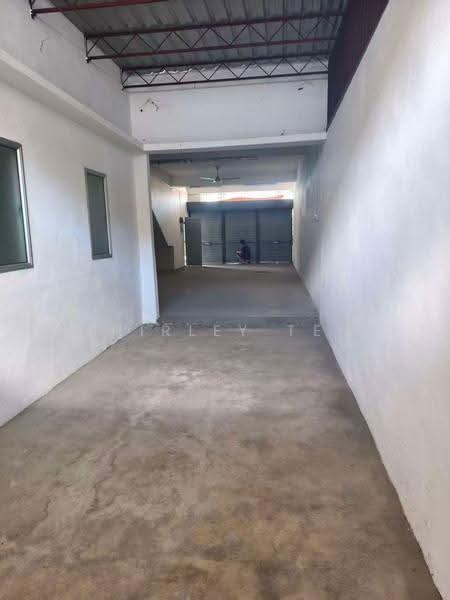 Kedai / Pejabat untuk Disewa di Taman Kamunting 1 (Asam Kumbang) - Shirley Teh - Entrance - PropertyGuru.com.my
