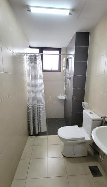 Kediaman Servis untuk Dijual di Tiara Imperio Residence - Ridzuan Lu - Bathroom - PropertyGuru.com.my