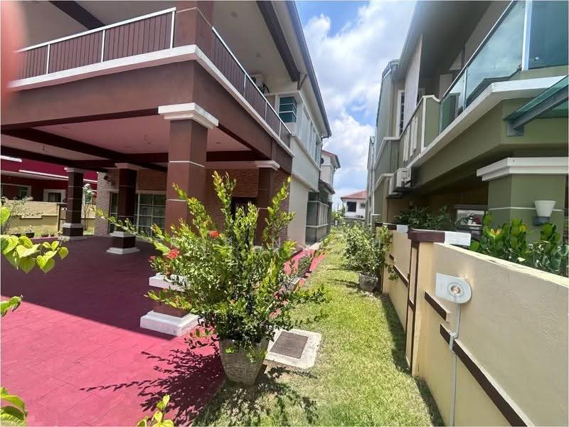 Rumah Banglo untuk Dijual di Bandar Putra Permai (Seri Kembangan) - Robin Loh - PropertyGuru.com.my