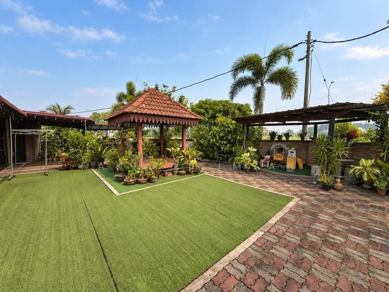 Terraced House for Sale in Taman Bukit Dahlia (Pasir Gudang) - Fakhrul Imlan - Garden - PropertyGuru.com.my