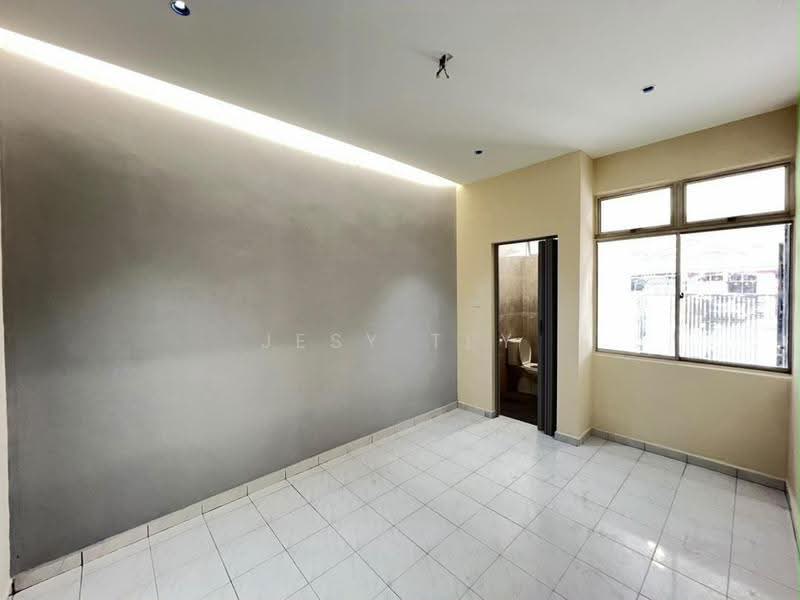 1-storey Terraced House for Sale in Taman Senai Utama (Kulai) - Jesy Tey - Bathroom - PropertyGuru.com.my