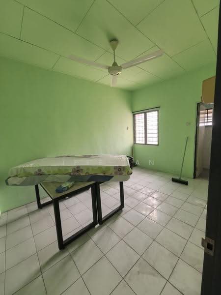 Rumah Teres 2.5-Tingkat untuk Dijual di Taman Puteri Lindungan Bintang (Ipoh) - Jeff Tan - Bedroom - PropertyGuru.com.my