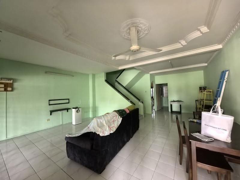 Rumah Teres 2.5-Tingkat untuk Dijual di Taman Puteri Lindungan Bintang (Ipoh) - Jeff Tan - Living Room - PropertyGuru.com.my