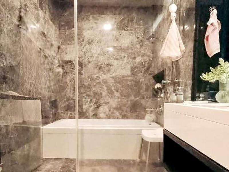 Kediaman Servis untuk Dijual di Straits Residences - Janice Ooi - Bathroom - PropertyGuru.com.my