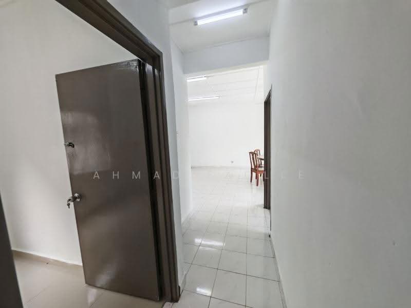 Apartment for Sale at Sri Putra Apartment @ Sungai Buloh - Ahmad Fadlee - PropertyGuru.com.my