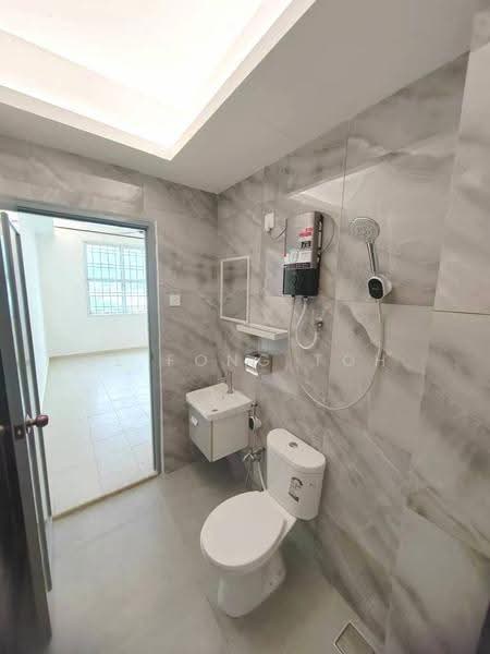 Pangsapuri untuk Dijual di Lake View Suites - Ee Fong Toh - Bathroom - PropertyGuru.com.my