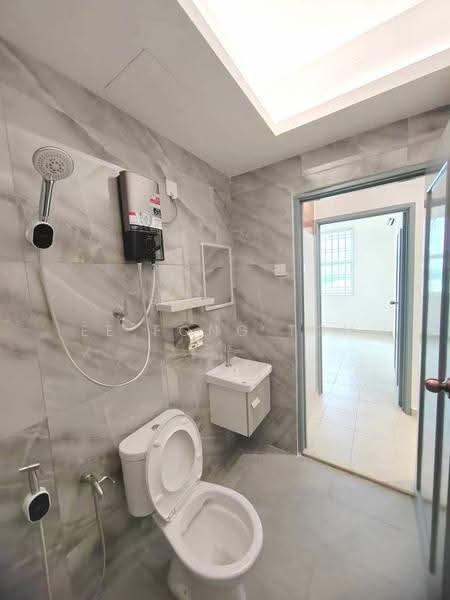 Pangsapuri untuk Dijual di Lake View Suites - Ee Fong Toh - Bathroom - PropertyGuru.com.my