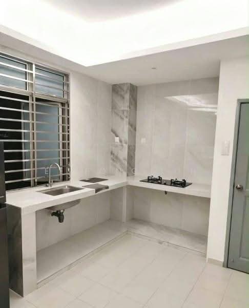 Pangsapuri untuk Dijual di Lake View Suites - Ee Fong Toh - PropertyGuru.com.my